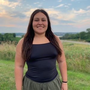 Meet your Posher, Dina